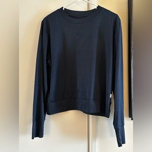 Black Vuori women’s large navy long sleeve crew